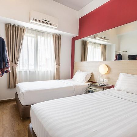 Monoloog Hotel Бекаси Екстериор снимка