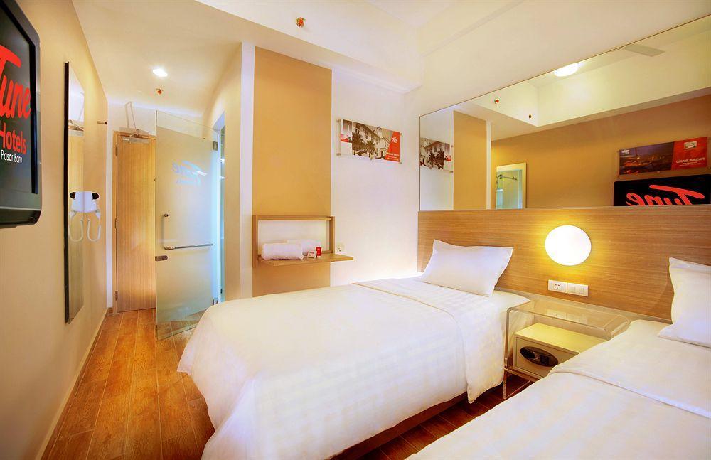 Monoloog Hotel Бекаси Екстериор снимка