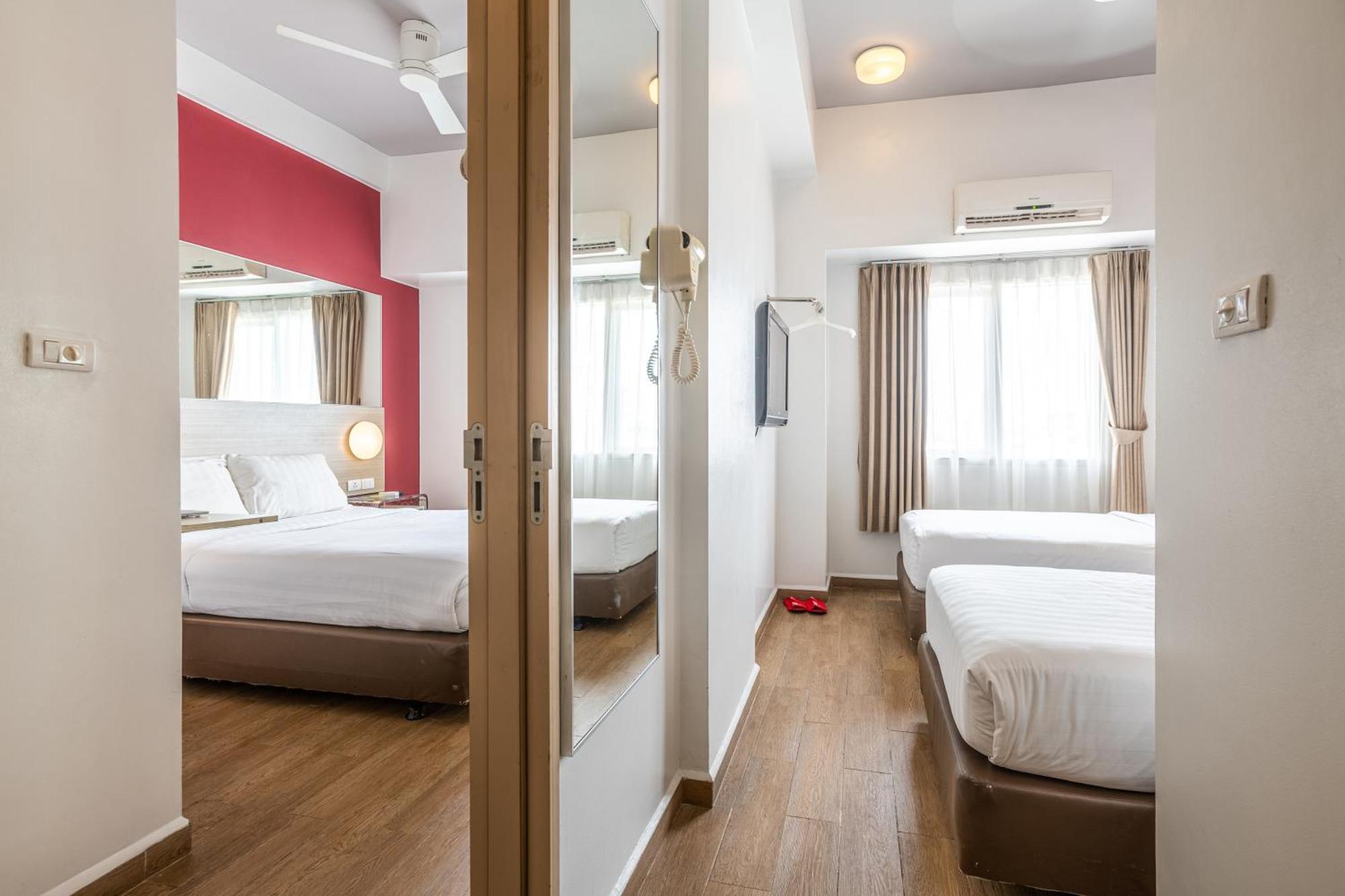 Monoloog Hotel Бекаси Екстериор снимка