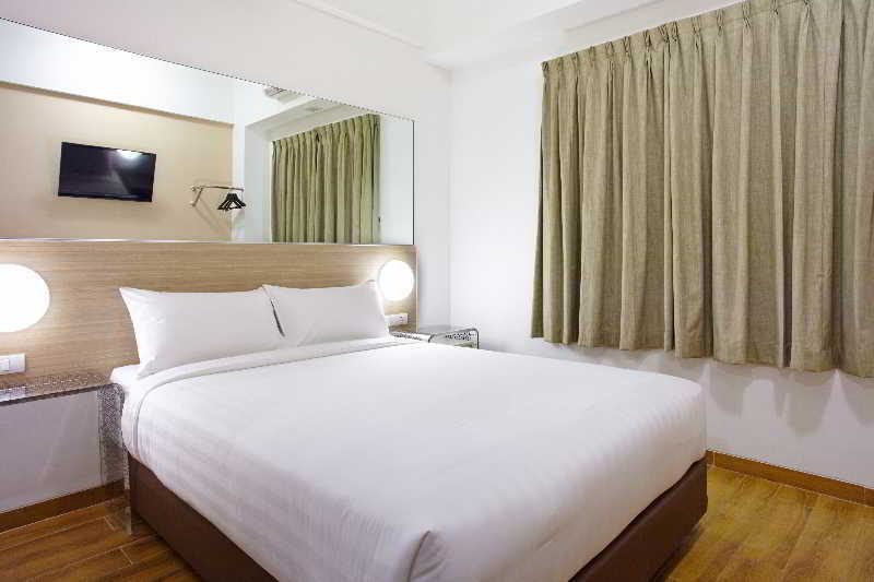 Monoloog Hotel Бекаси Екстериор снимка