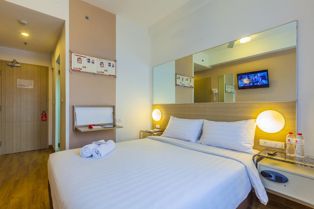 Monoloog Hotel Бекаси Екстериор снимка