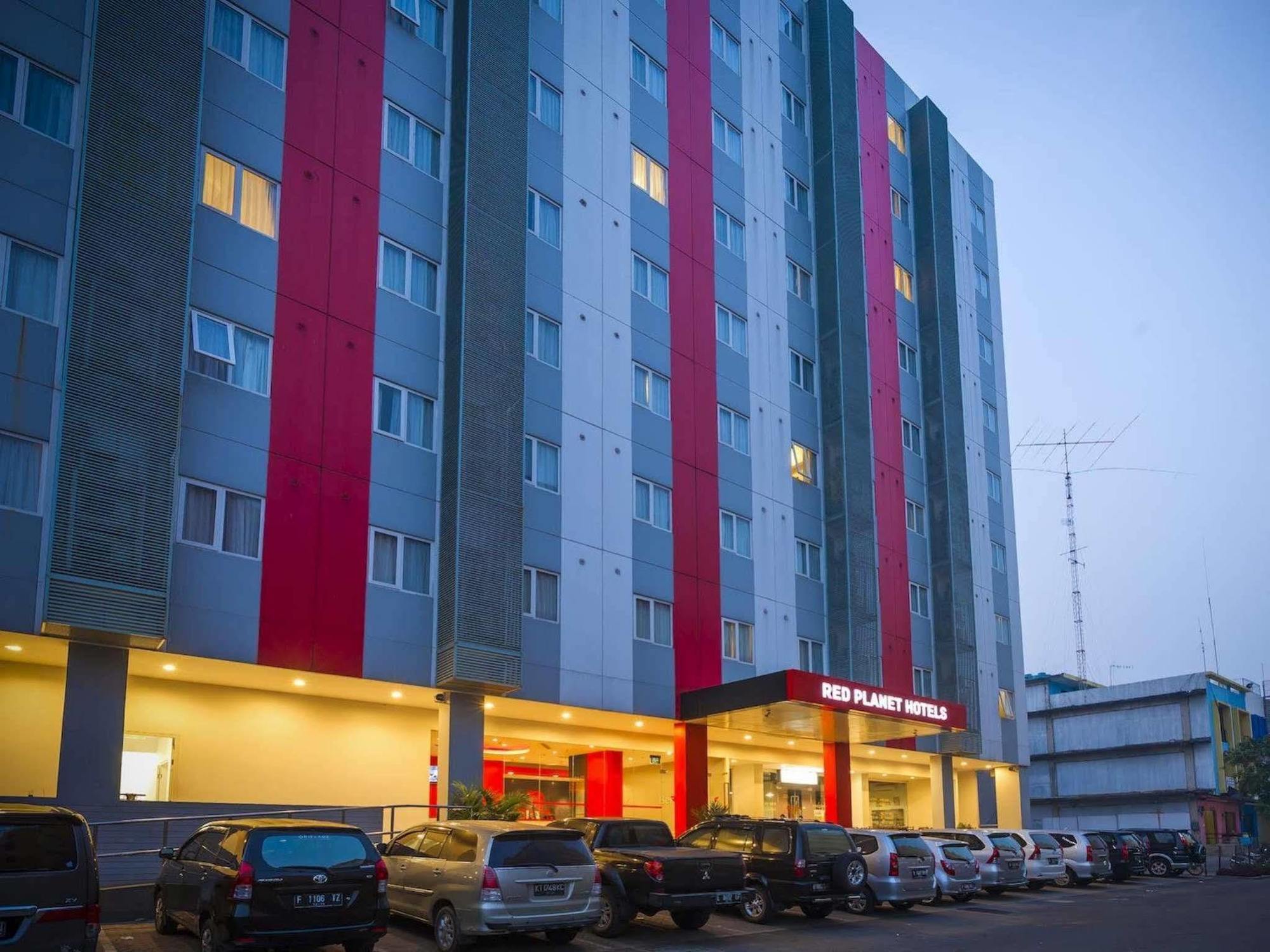 Monoloog Hotel Бекаси Екстериор снимка