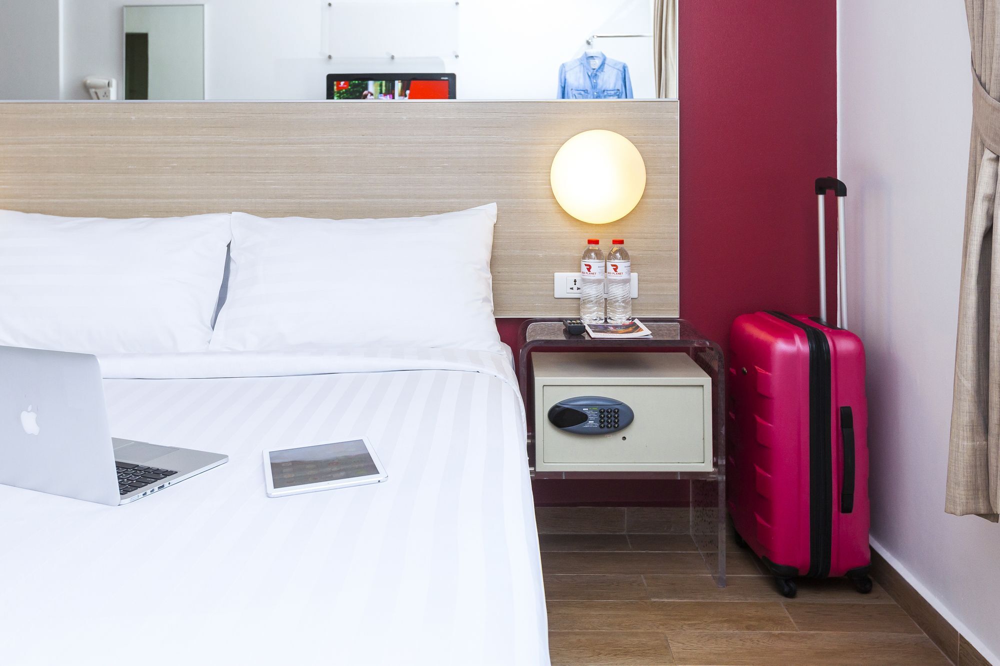 Monoloog Hotel Бекаси Екстериор снимка