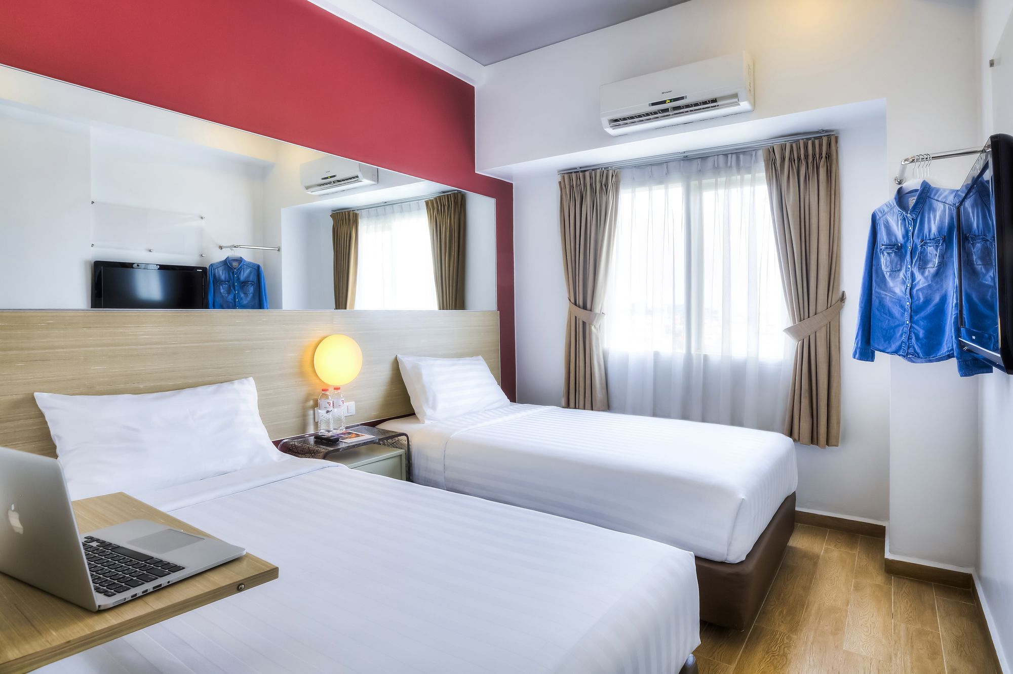 Monoloog Hotel Бекаси Екстериор снимка